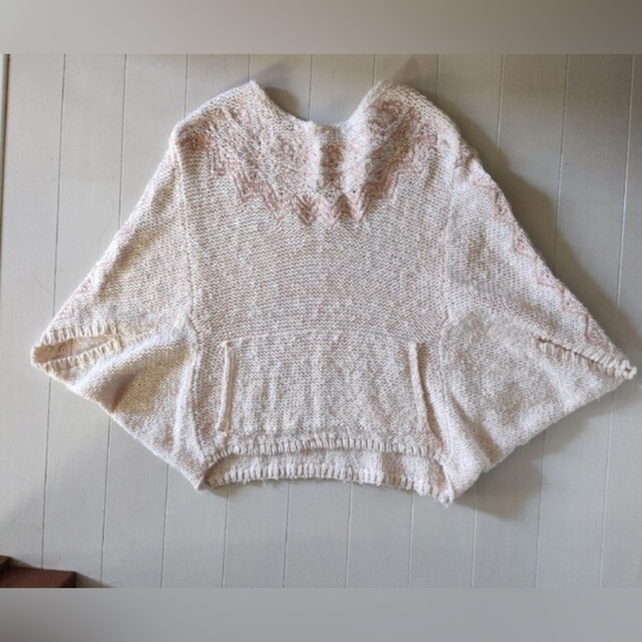 Super soft Zara Knit sweater, roomie sleeves and great for summer, winter fall - Picture 5 of 16
